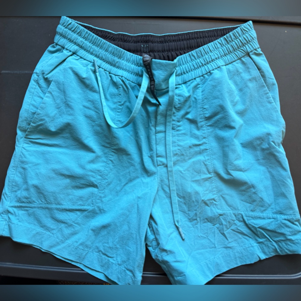 lululemon athletica Blue Men's Shorts 5’